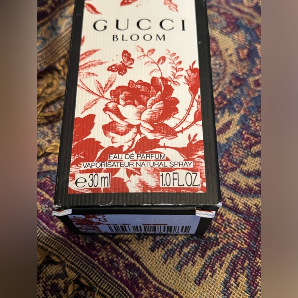 Gucci Bloom Ladies EDP Spray, 1.6 oz - Picture 7 of 9